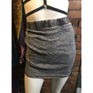 Acid washed stretch denim skirt