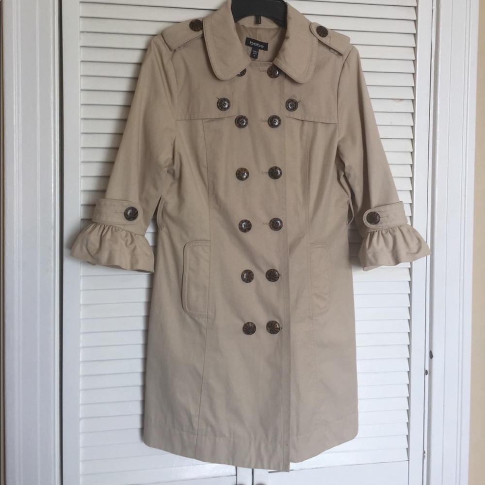 Bebe Ruffle 3/4 Sleeve tortoiseshell Button Trench
