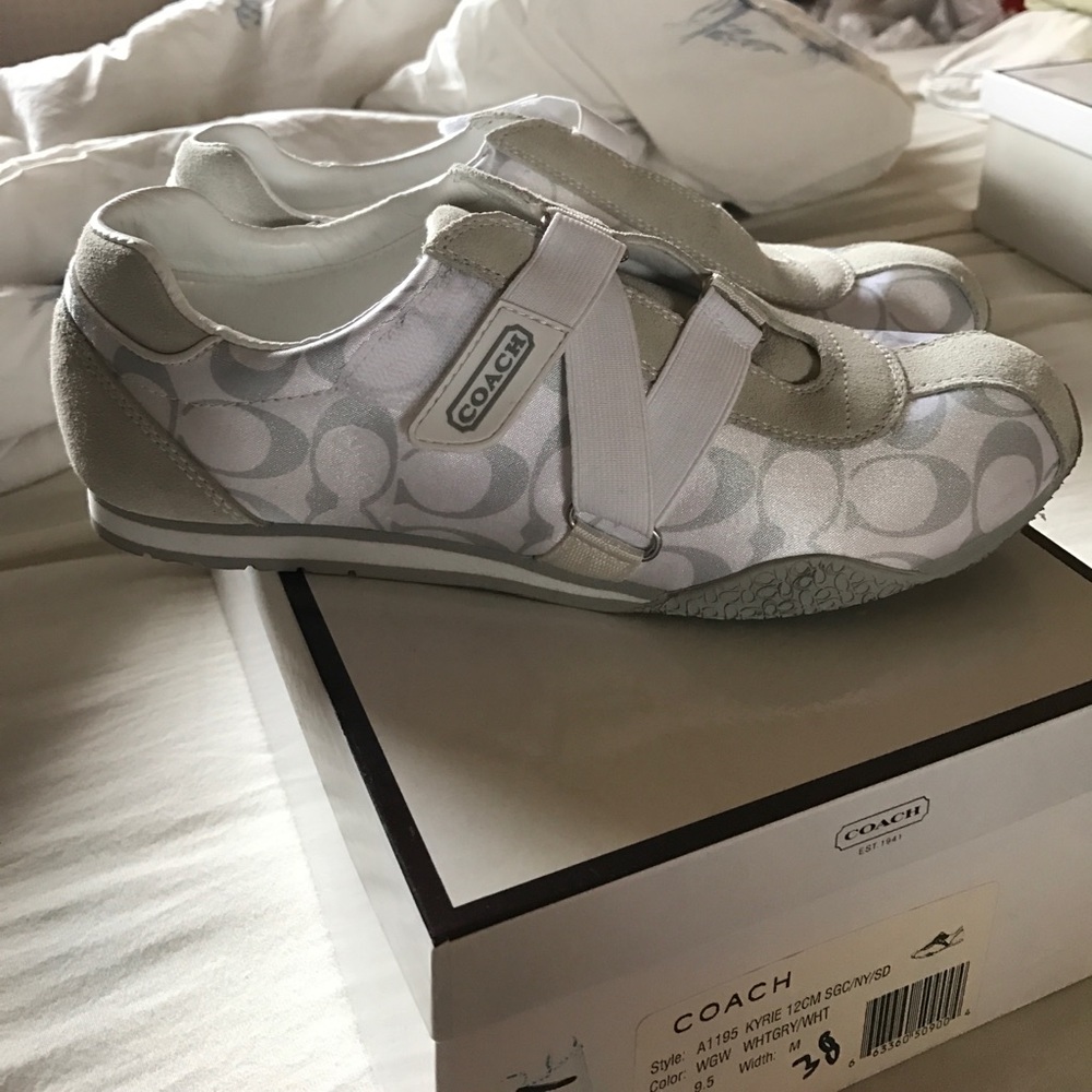 White coach gym shoes