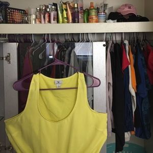Worthington yellow peplum sleeveless blouse