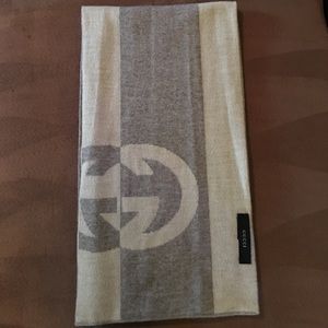 Gucci Scarf Creme and grey reversible