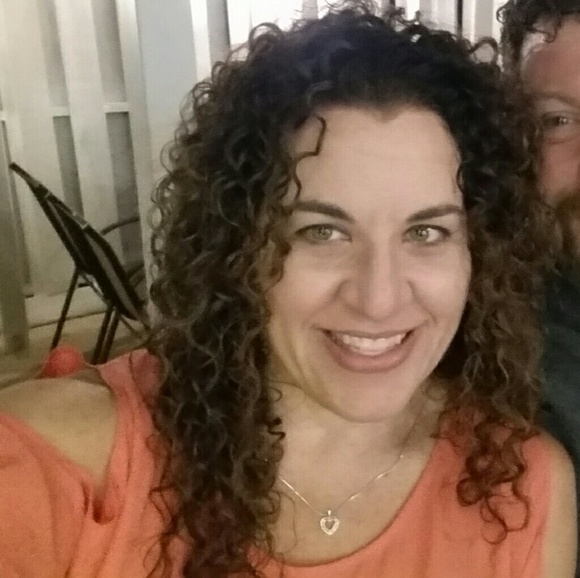 Meet your Posher, Carrie - Picture 1 of 8