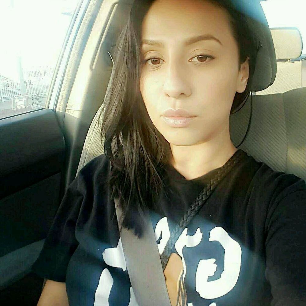 Meet your Posher, Abril