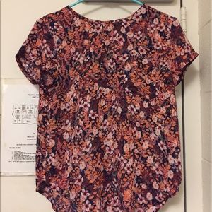 Beautiful short sleeve H&M tee shirt.