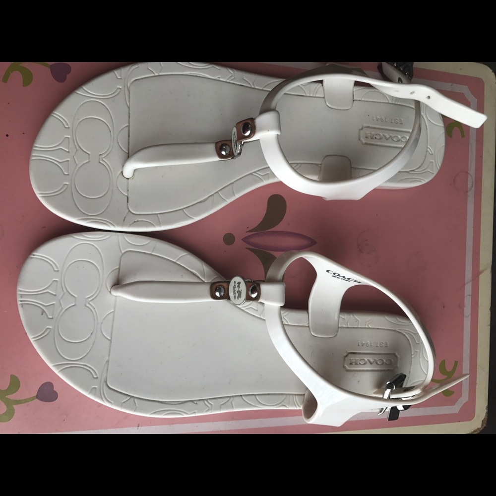 One hour sale 🚨coach sandals 🚨