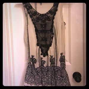 Sleeveless lace and patterned top