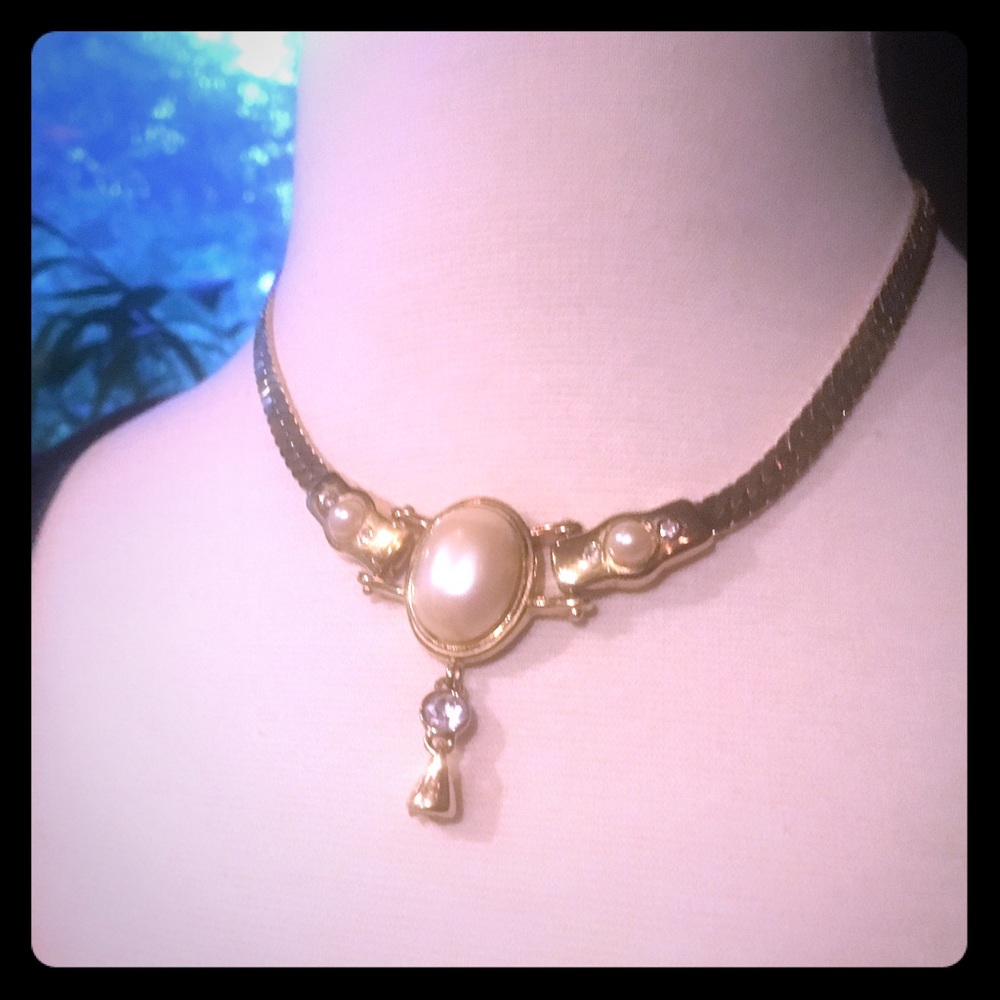 Super dramatic statement necklace