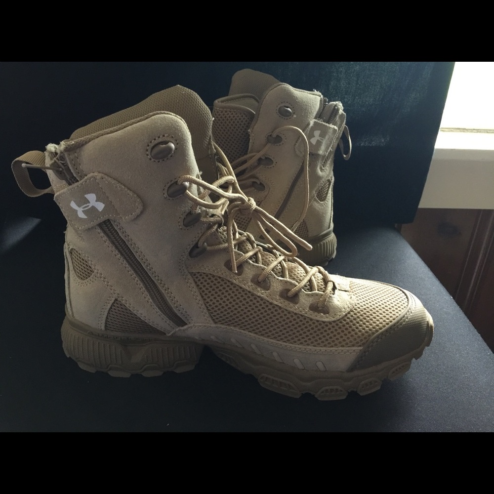 NWT Under Armour boots! - Picture 2 of 4