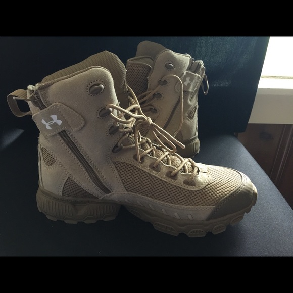 NWT Under Armour boots! - Picture 2 of 4