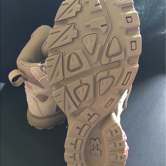 NWT Under Armour boots! - Picture 3 of 4