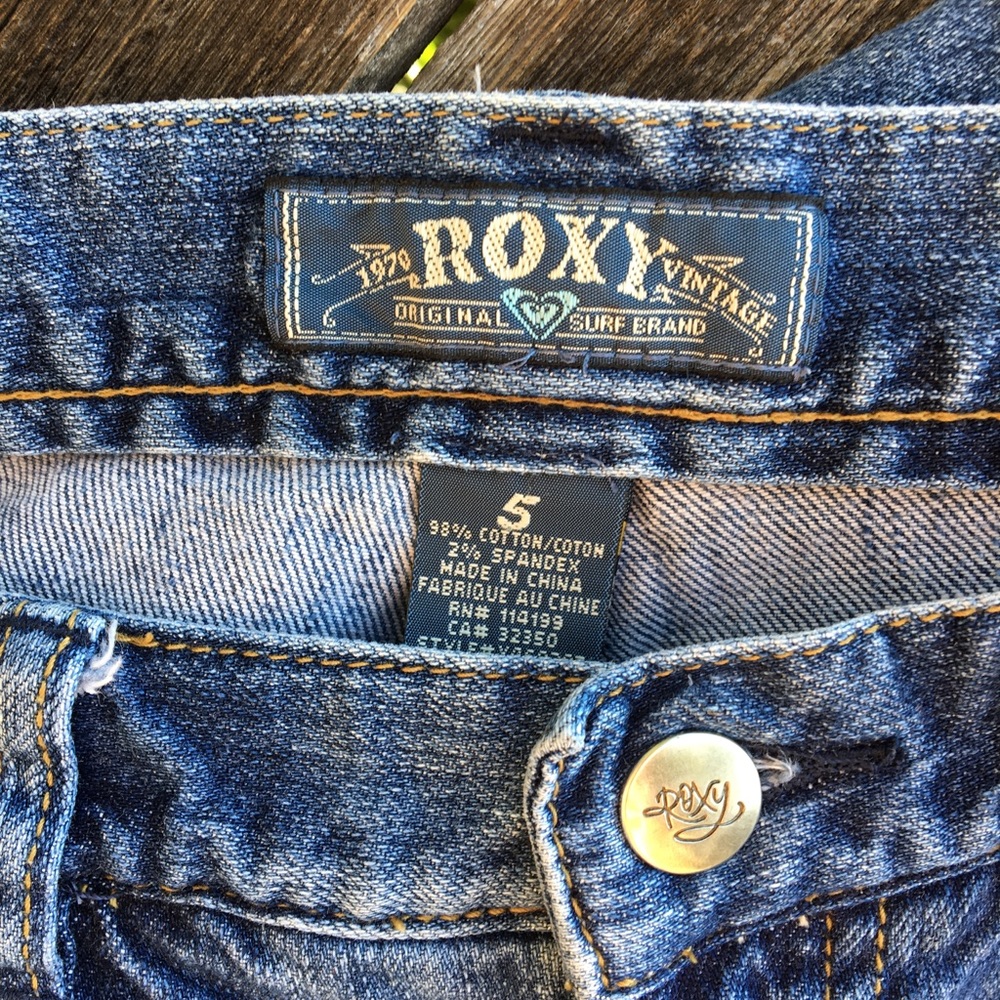 🌊Vintage Roxy Jean shorts🌊 - Picture 4 of 7