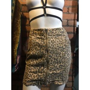 Leopard print mini skirt