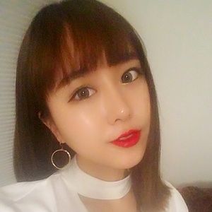 Meet your Posher, Esther