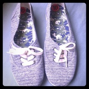 Roxy size 10 blue and white boat shoes with laces