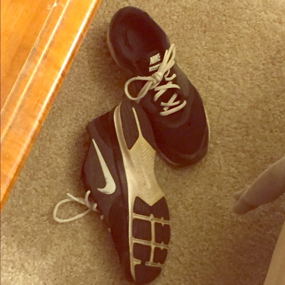 Nike women's size 9 black white like new - Picture 1 of 1