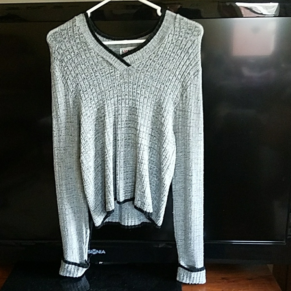 Grey/black light sweater/shirt size M