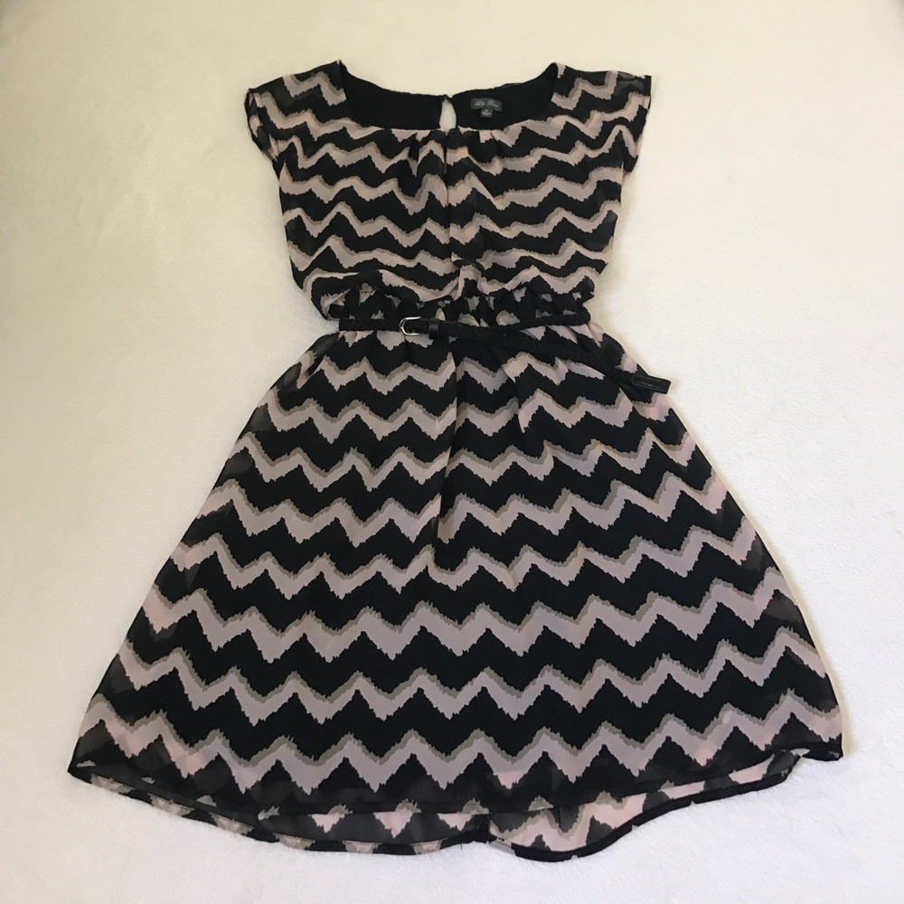 Super cute mini dress--Lily Rose 🌹