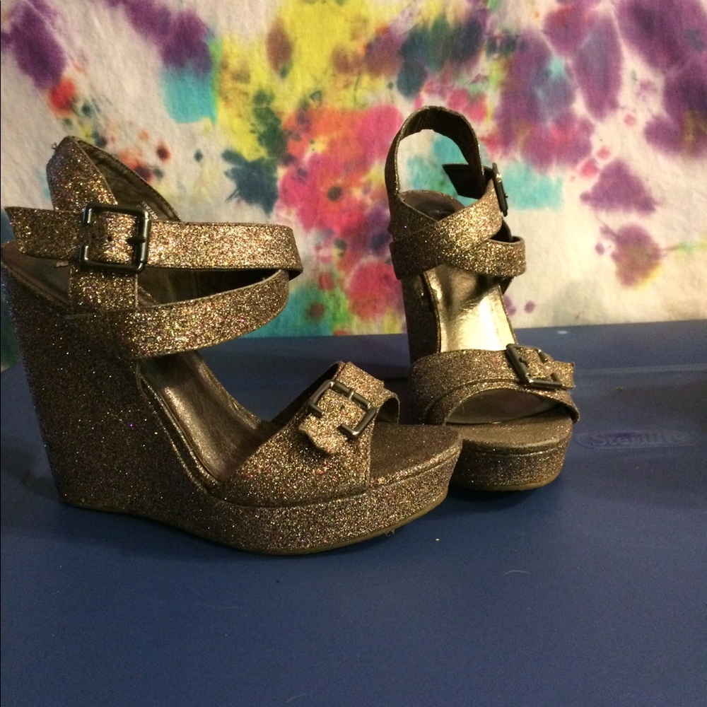 Sparkly wedges super cute!