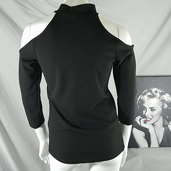 🎉1 left 🙋HOST PICK Cold shoulder - Picture 4 of 7