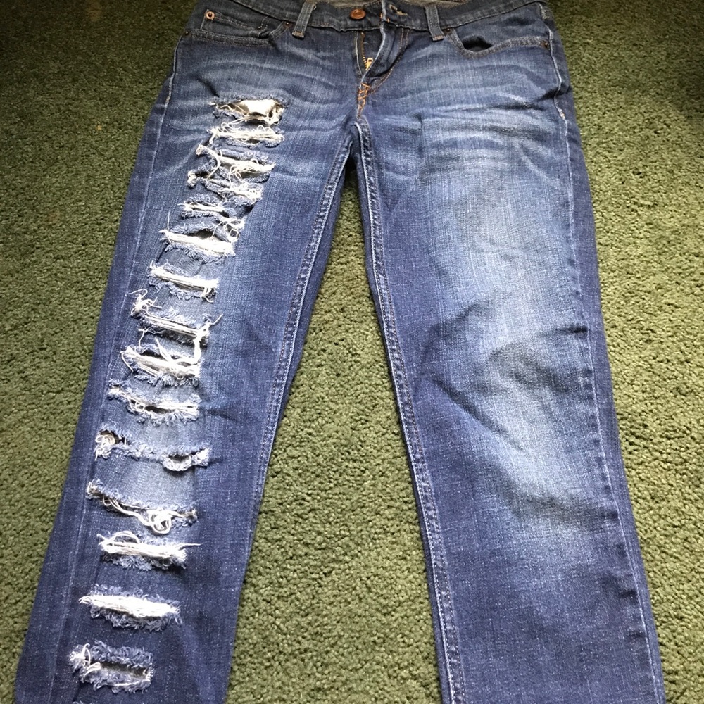 Destroyed jeans