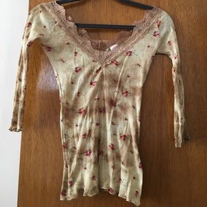 Stretchy 3/4 Floral Top