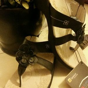 BRAND NEW! DEEP DISCOUNT! Spenco "The Rose Sandal"
