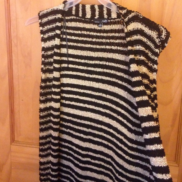 Cover Jacket - Picture 2 of 3