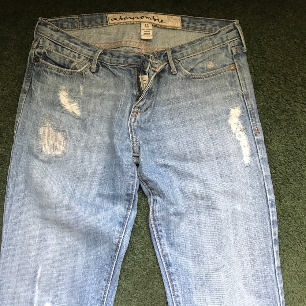 Destroyed jeans