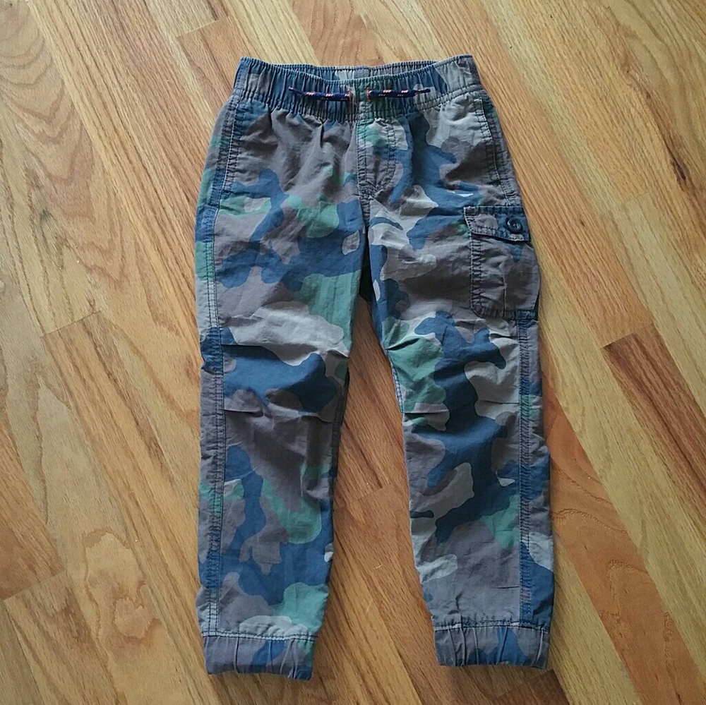 Oshkosh camouflage pants