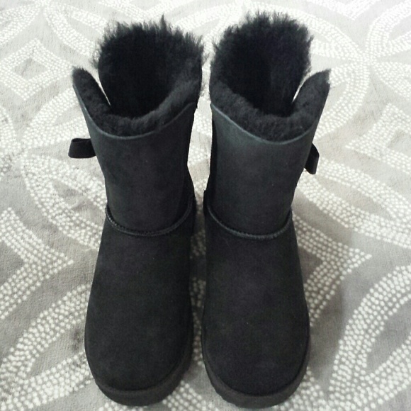 UGG Classic Knot Short Boots - Picture 2 of 3