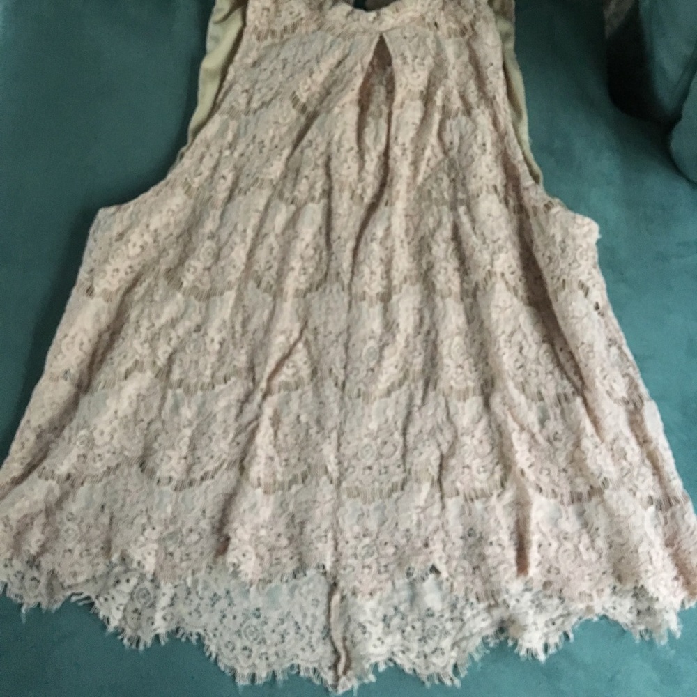 Summer short in the front long in he back shirt