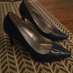 Adorable size 7 Bandolino heels.