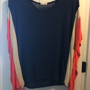 Cute navy flowy top!