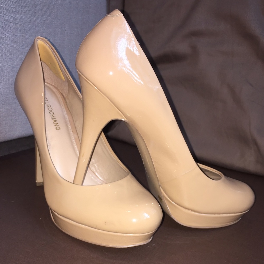 Arturo Chiang nude patent pumps