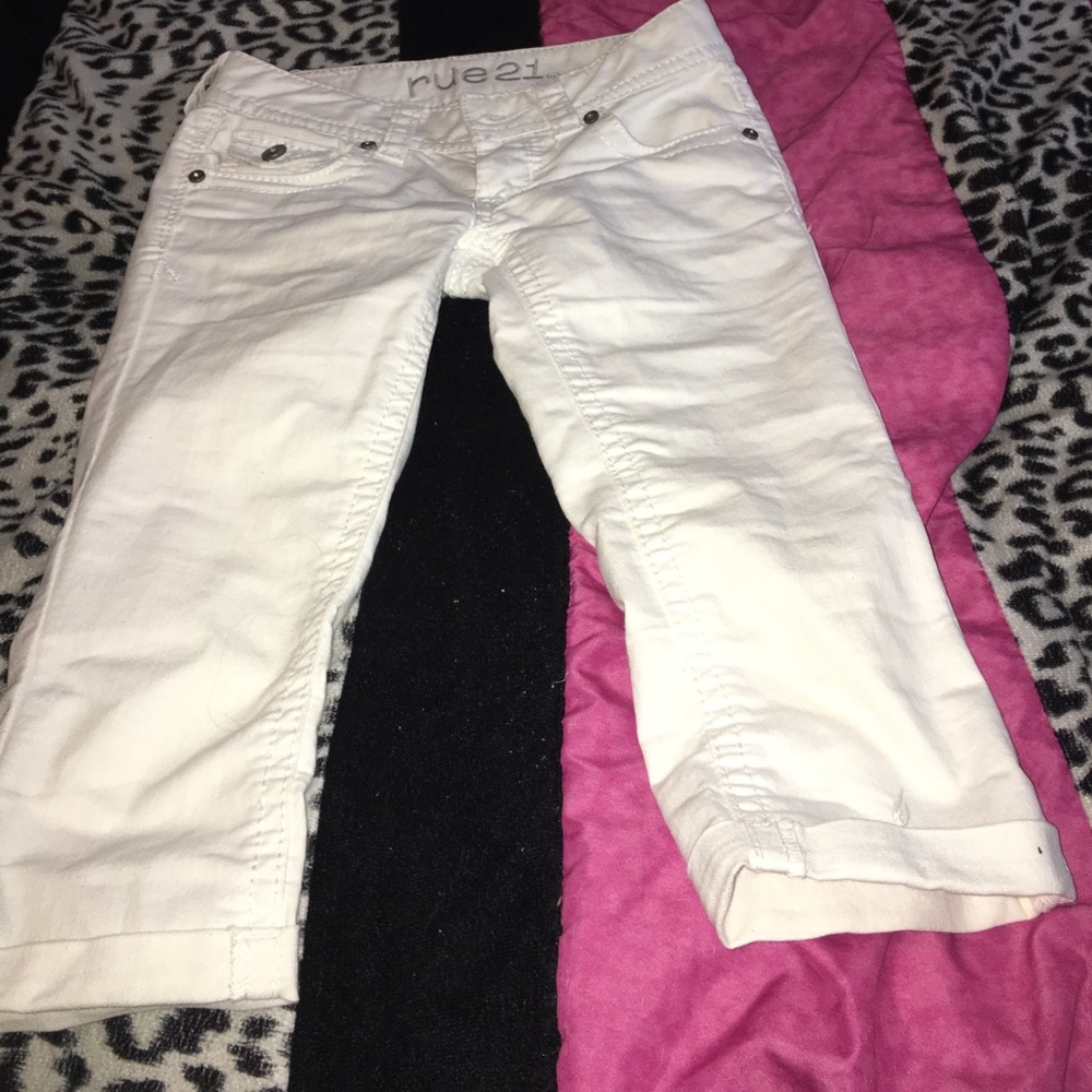 White crop jeans