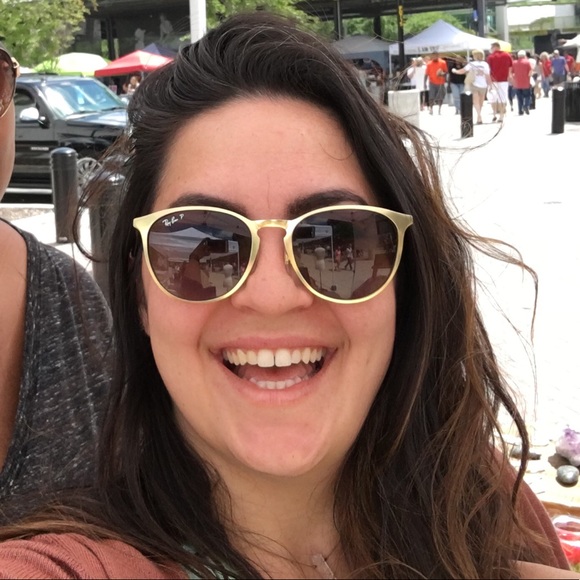 Meet your Posher, Sarah - Picture 1 of 1
