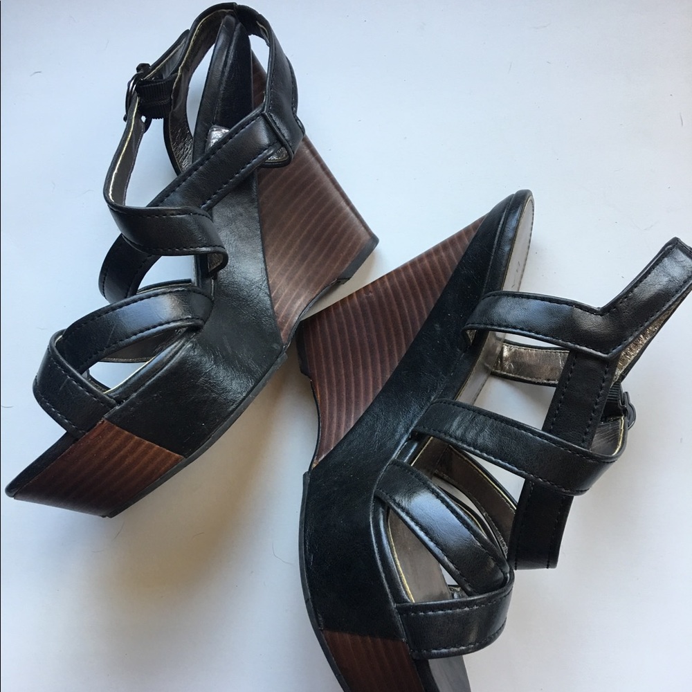 ✨BAKERS PLATFORM WEDGES!✨