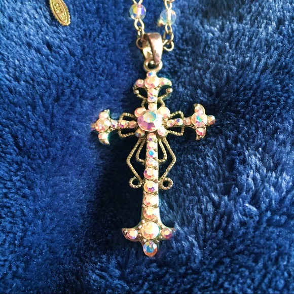 Crystal Cross Pendant with matching chain - Picture 1 of 4
