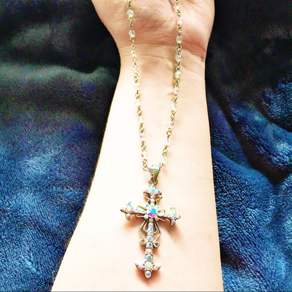 Crystal Cross Pendant with matching chain - Picture 3 of 4