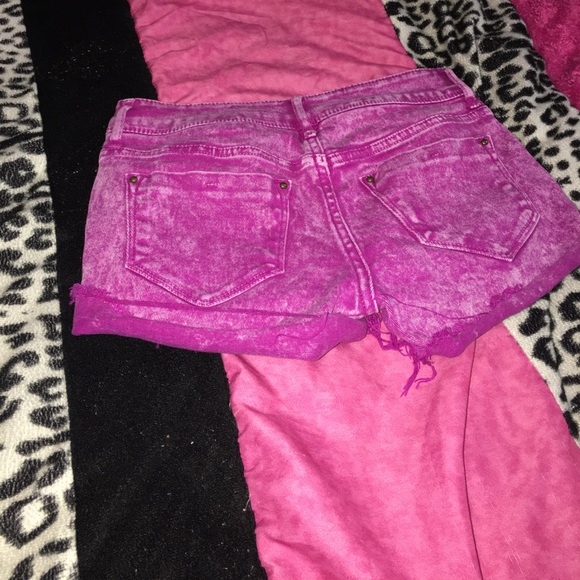 Shorts - Picture 2 of 3