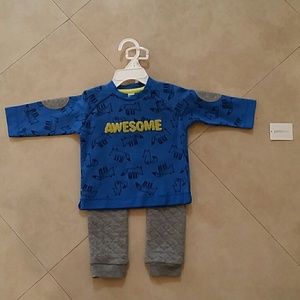 Baby 2-piece outfit.