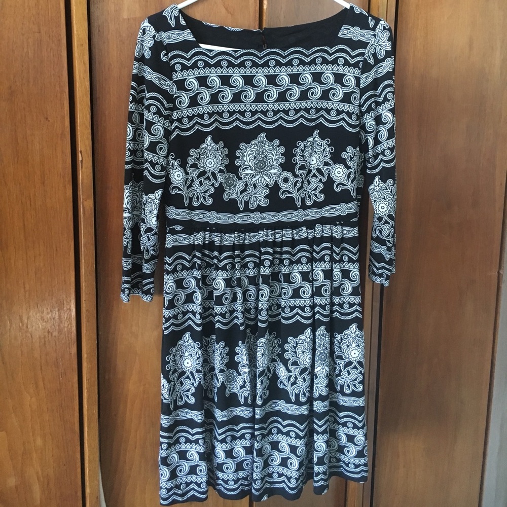 Indication black and white floral print dress.