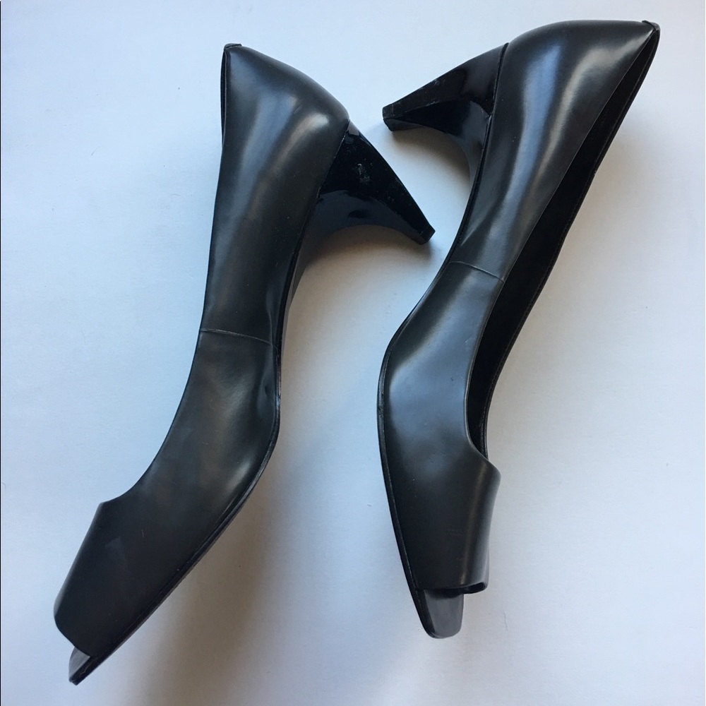 💕Classic Nine West black, short heels! 💕