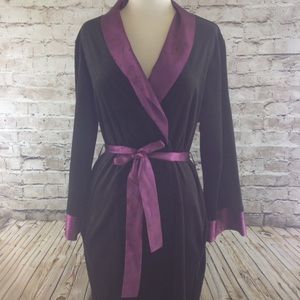 Jacquelyn smith intimates robe
