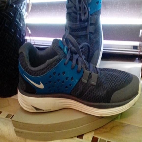 Nike - Picture 3 of 4