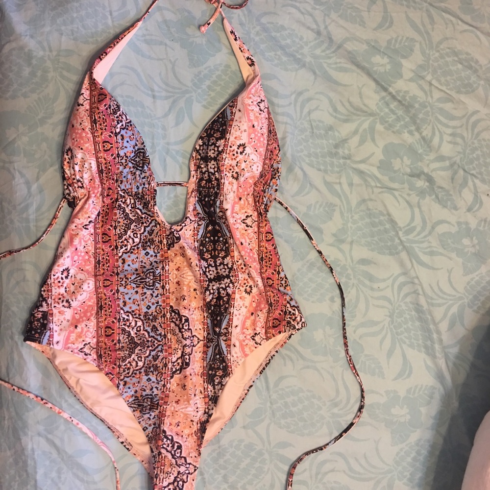 💕Never Worn💕 L Space Halter One-Piece Swimsuit
