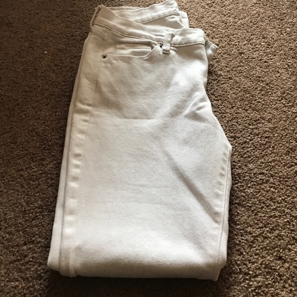 White skinny jeans