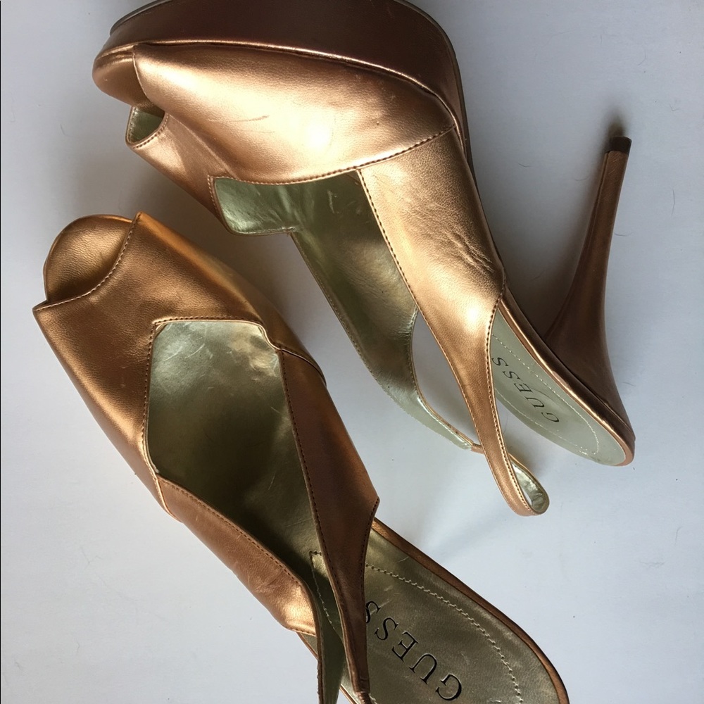 👠 NWOT gold Guess stilettos 👠