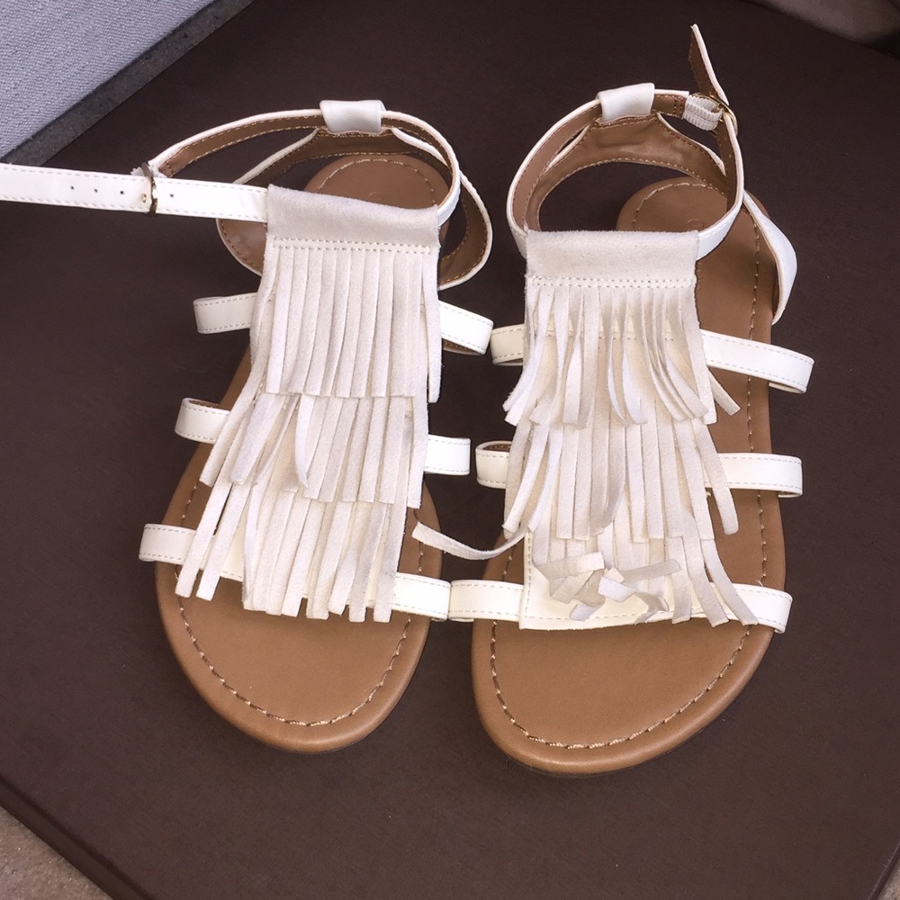 Old Navy white fringe Sandals