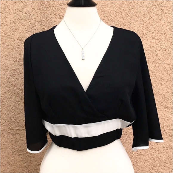 Cropped Ruffle Sleeve Top - Picture 3 of 5